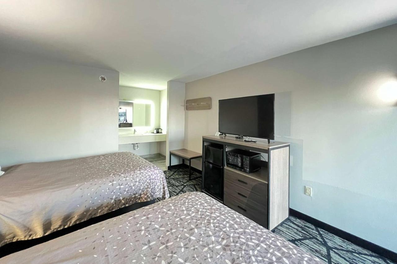 Super 8 By Wyndham Sulphur South Luaran gambar