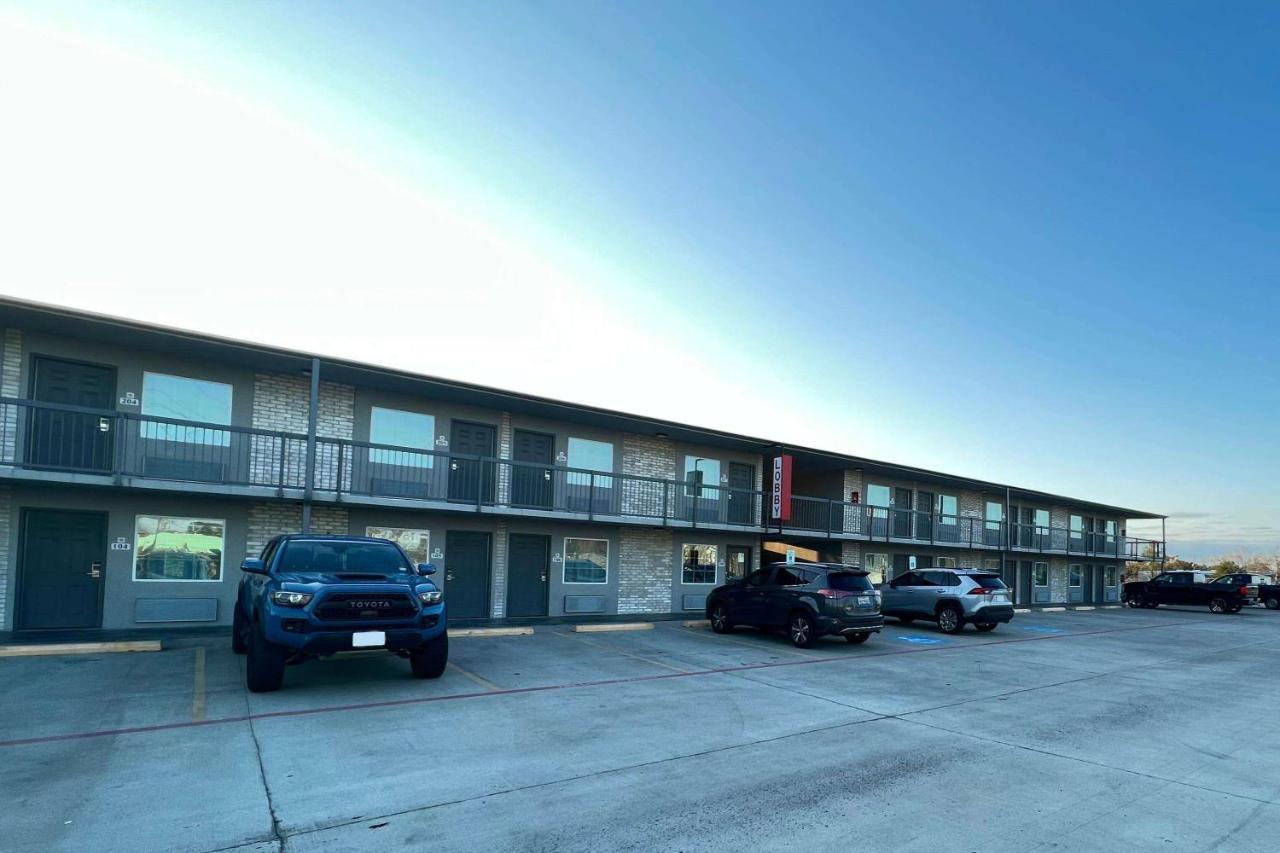 Super 8 By Wyndham Sulphur South Luaran gambar